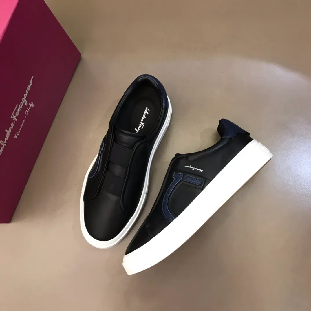 p400【Salvatore Ferraga**】New men's low-top casual shoes! Top-quality cow products, original lasts, made of imported cowhide, first-class texture, first-layer sheepskin lining! Original outsole! The details are exquisite and the style is versatile and upscale! Decorated with a three-dimensional Gancini logo, the back of the tongue and lace-up piping add a pop of color. The high-tech sole features a holographic pattern and Gancini details, making it ideal for a practical yet stylish everyday look. Code number 38-44 (45 can be customized)